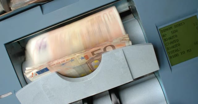 Currency Exchange & ATMs at Frankfurt Airport (Avoid the Traps)
