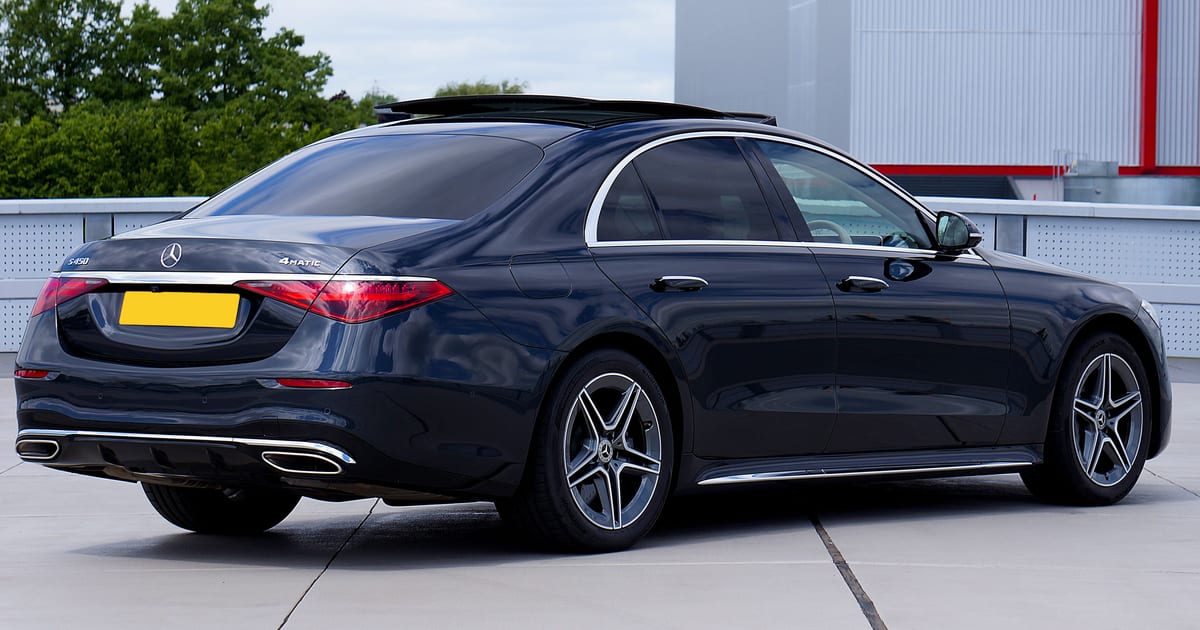 Limousine Hire in Frankfurt: Cost Guide 2026 | FrankfurtRide