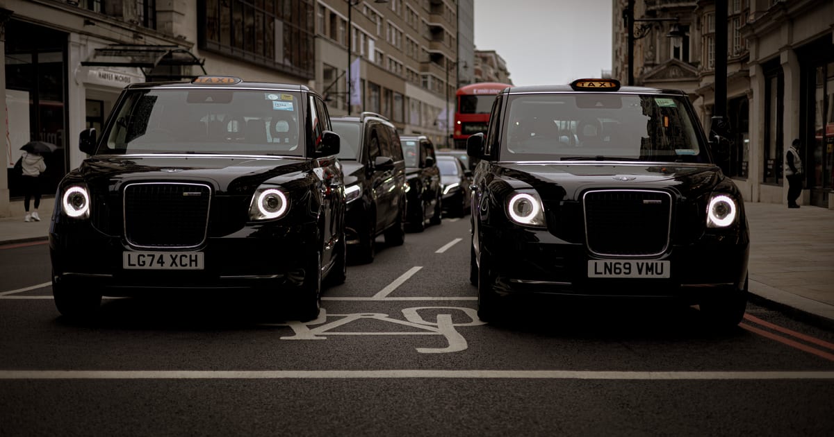 Taxi vs. Privattransfer in Frankfurt 2026 | FrankfurtRide