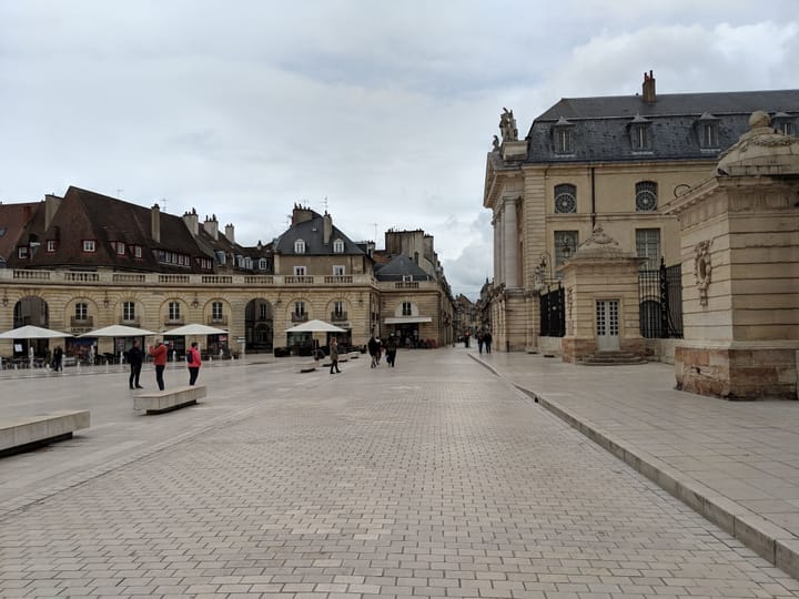 Flughafentransfer Dijon — häufige Fragen