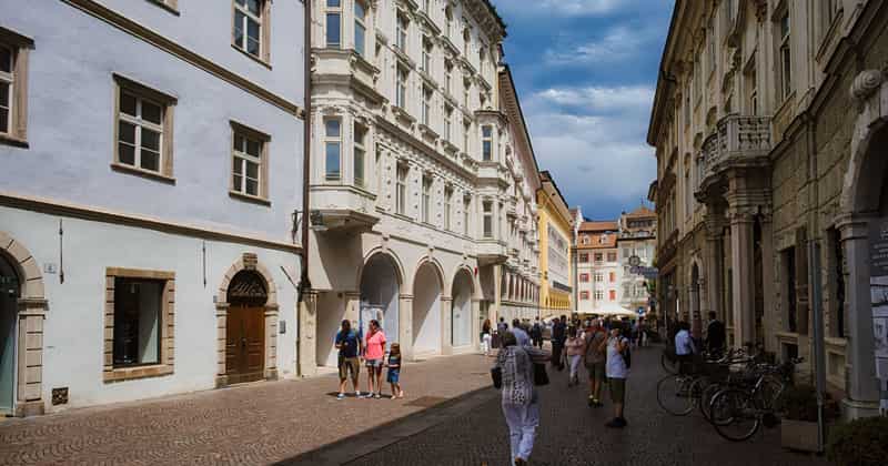 Flughafentransfer nach Bolzano, Italy
