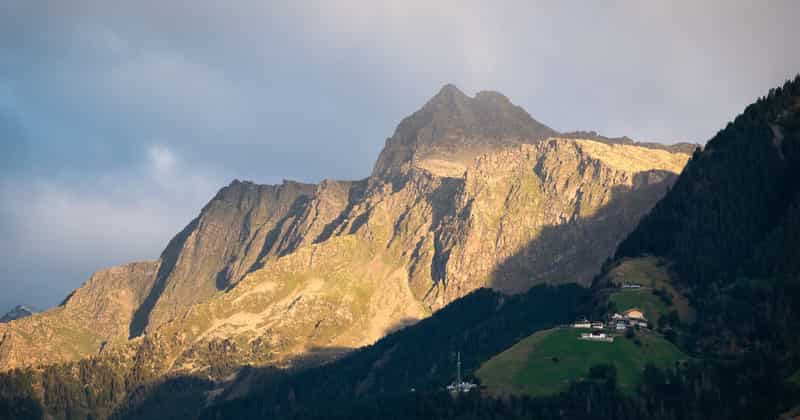 Flughafentransfer nach Dorf Tirol, Italy
