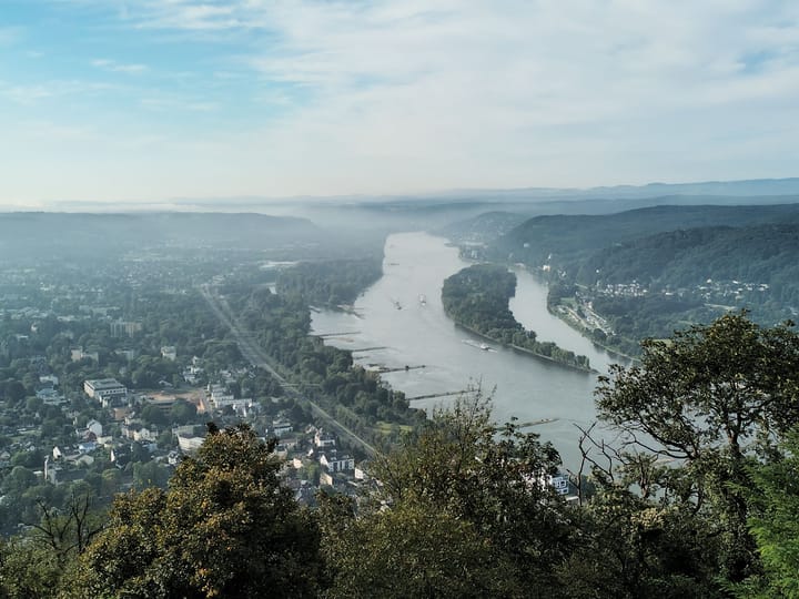 Privater Transfer Frankfurt Flughafen nach Eltville & Kloster Eberbach